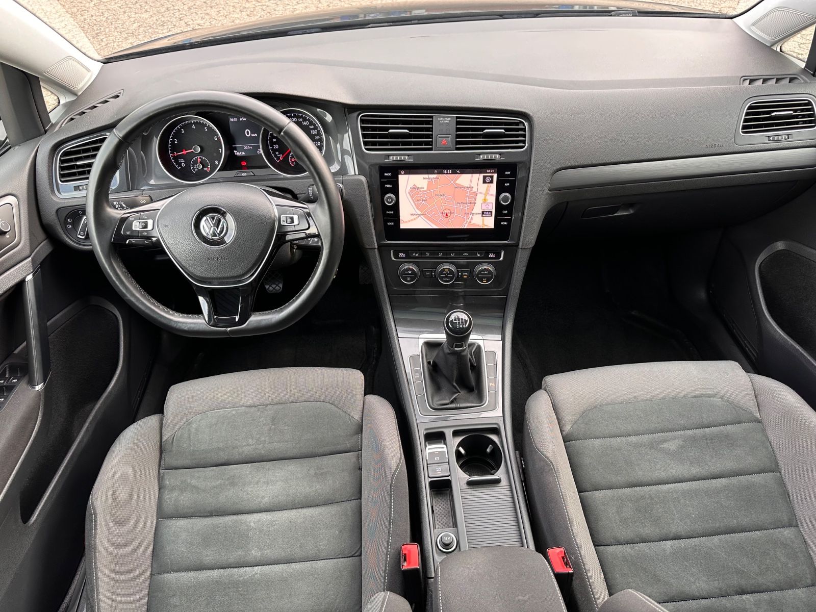Fahrzeugabbildung Volkswagen Golf 1.5 Comfortline AHK/ACC/Pano/Navi/LED/Kamer