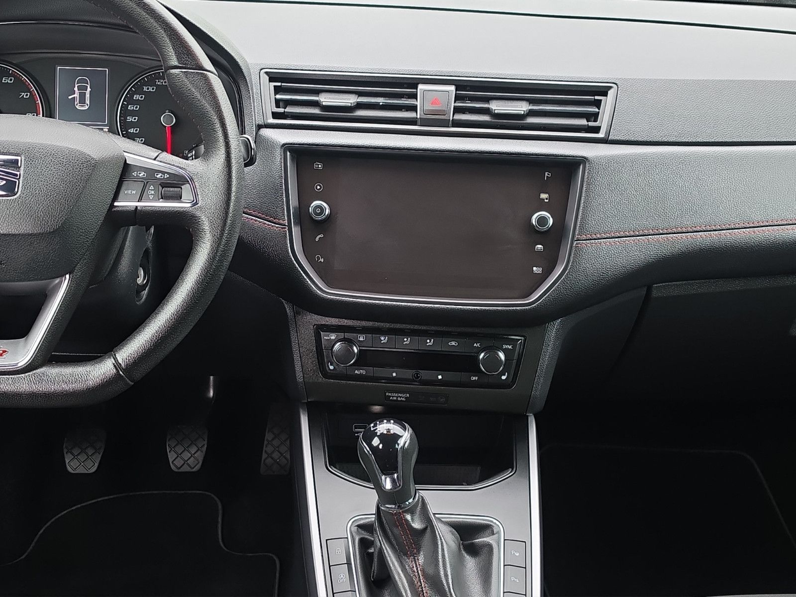 Fahrzeugabbildung SEAT Arona FR PDC SHZ AHK