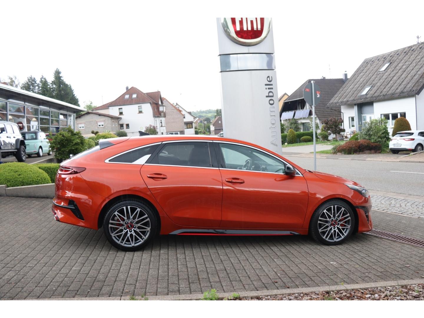 Kia ProCeed GT 1.6 T-GDI DCT NAVI PANO KAMERA LEDER 