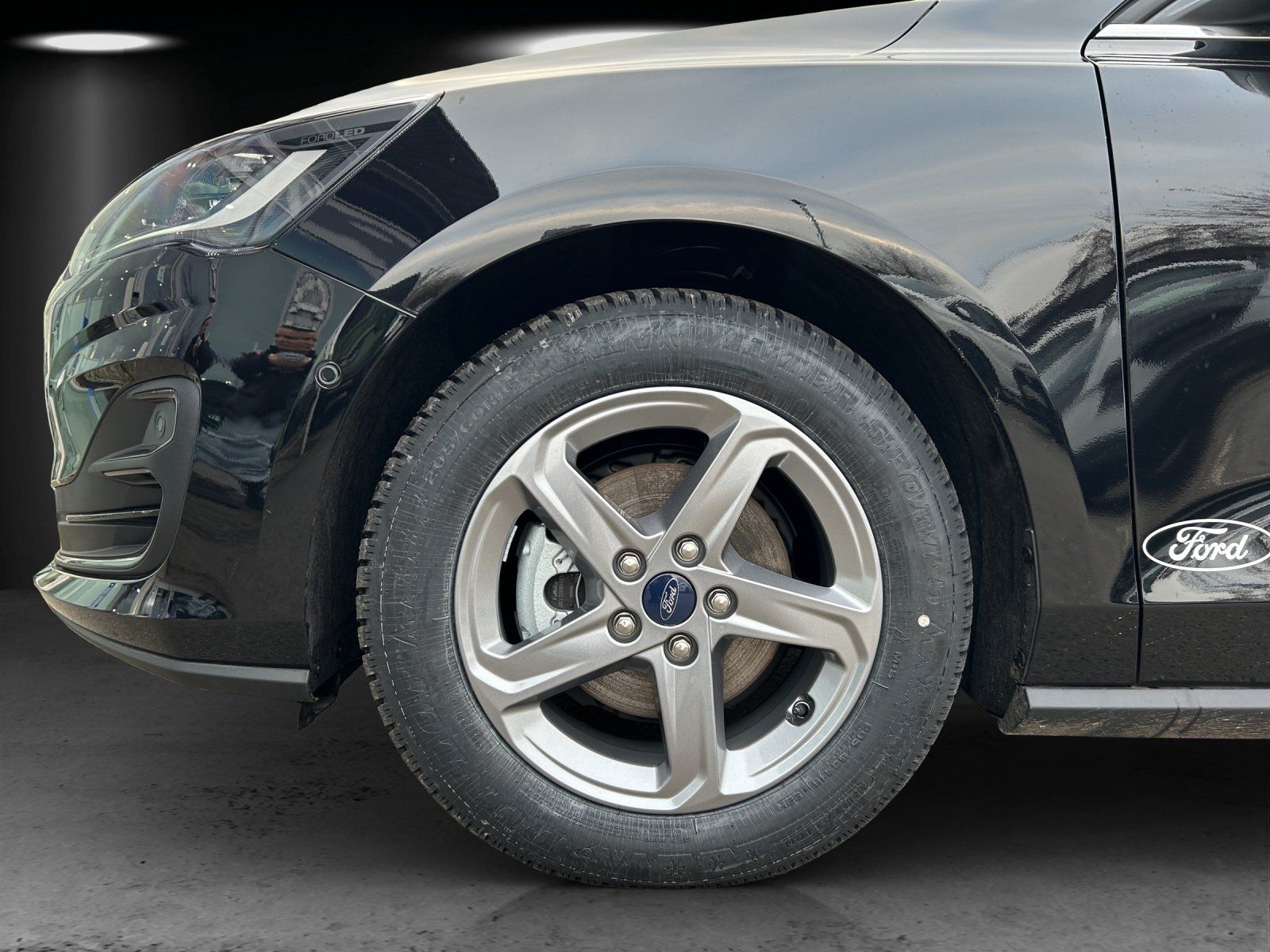 Fahrzeugabbildung Ford Focus Titanium Winter Pak. Assystens Paket. PDC