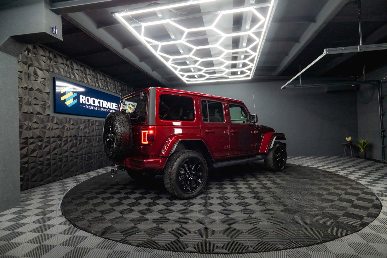 Fahrzeugabbildung Jeep Wrangler 3.0L EcoDiesel Unlimited Sahara 4x4 ACC