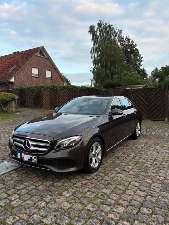 Image of Mercedes-Benz E 220