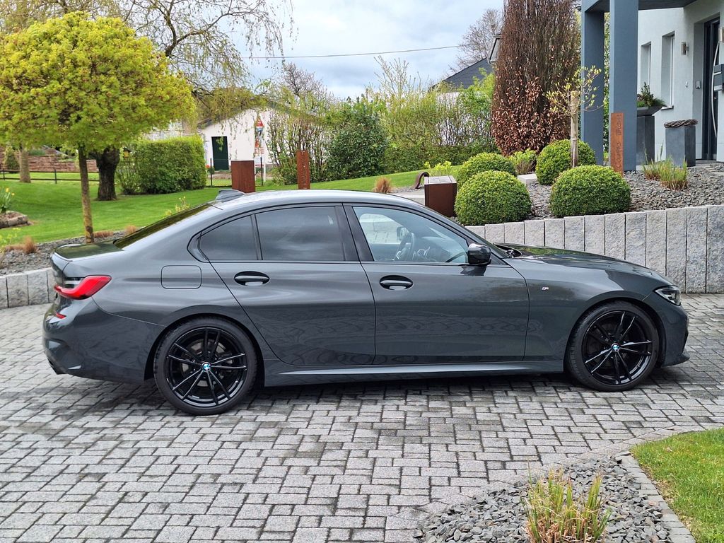 Image of BMW 320
