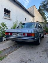 Mercedes-Benz E280 280  - silberne Mercedes-Benz E 280