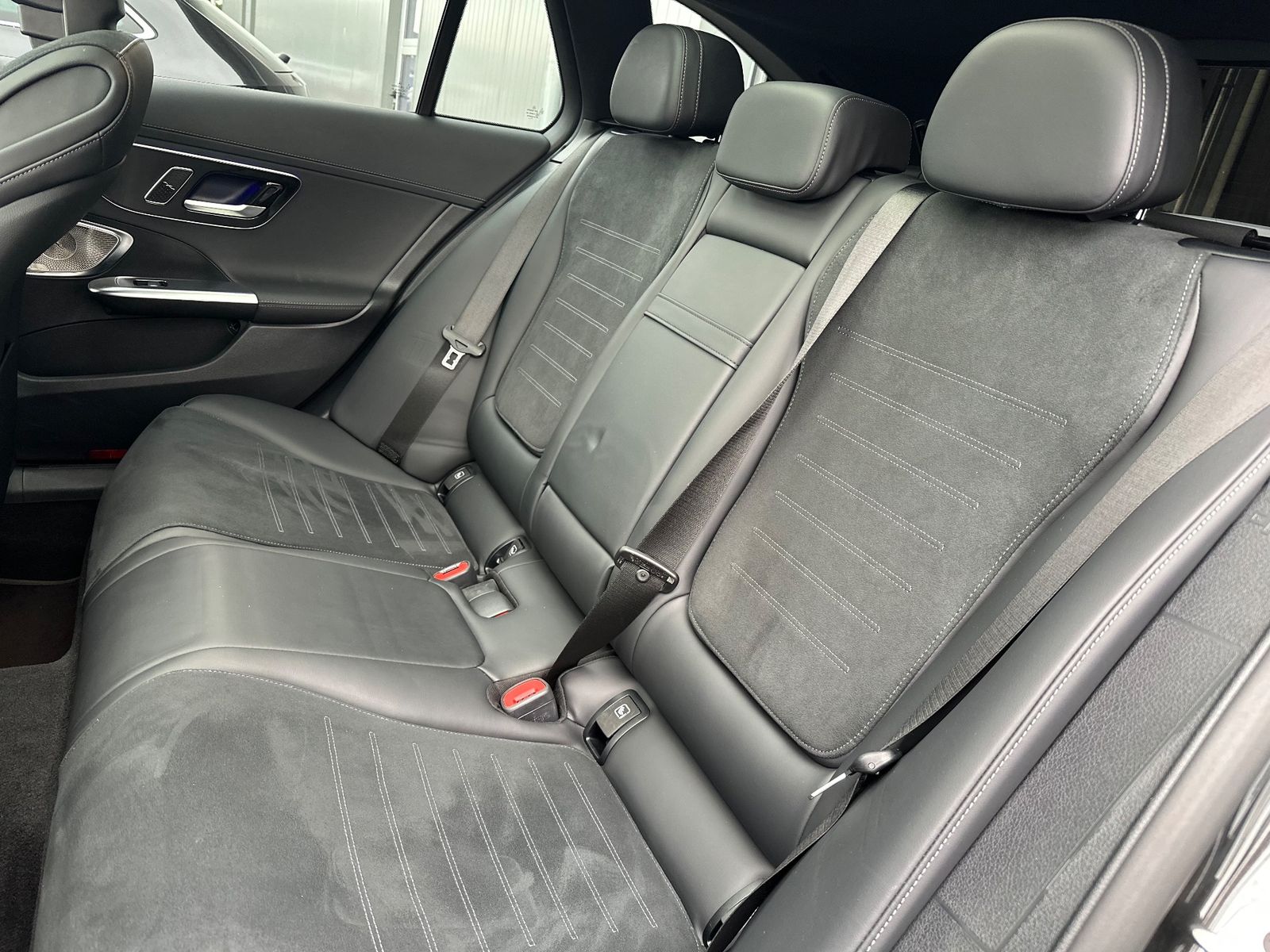 Fahrzeugabbildung Mercedes-Benz C 220d T AMG Line NAV+LED+ACC+KAMERA+PANO+STHZG