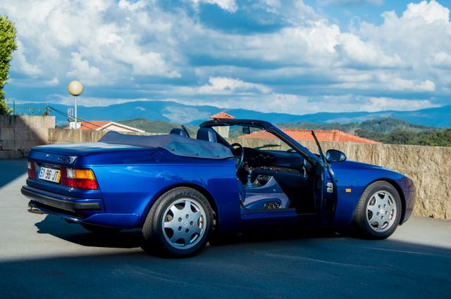 Porsche 944 Turbo Cabriolet 1 OF 528