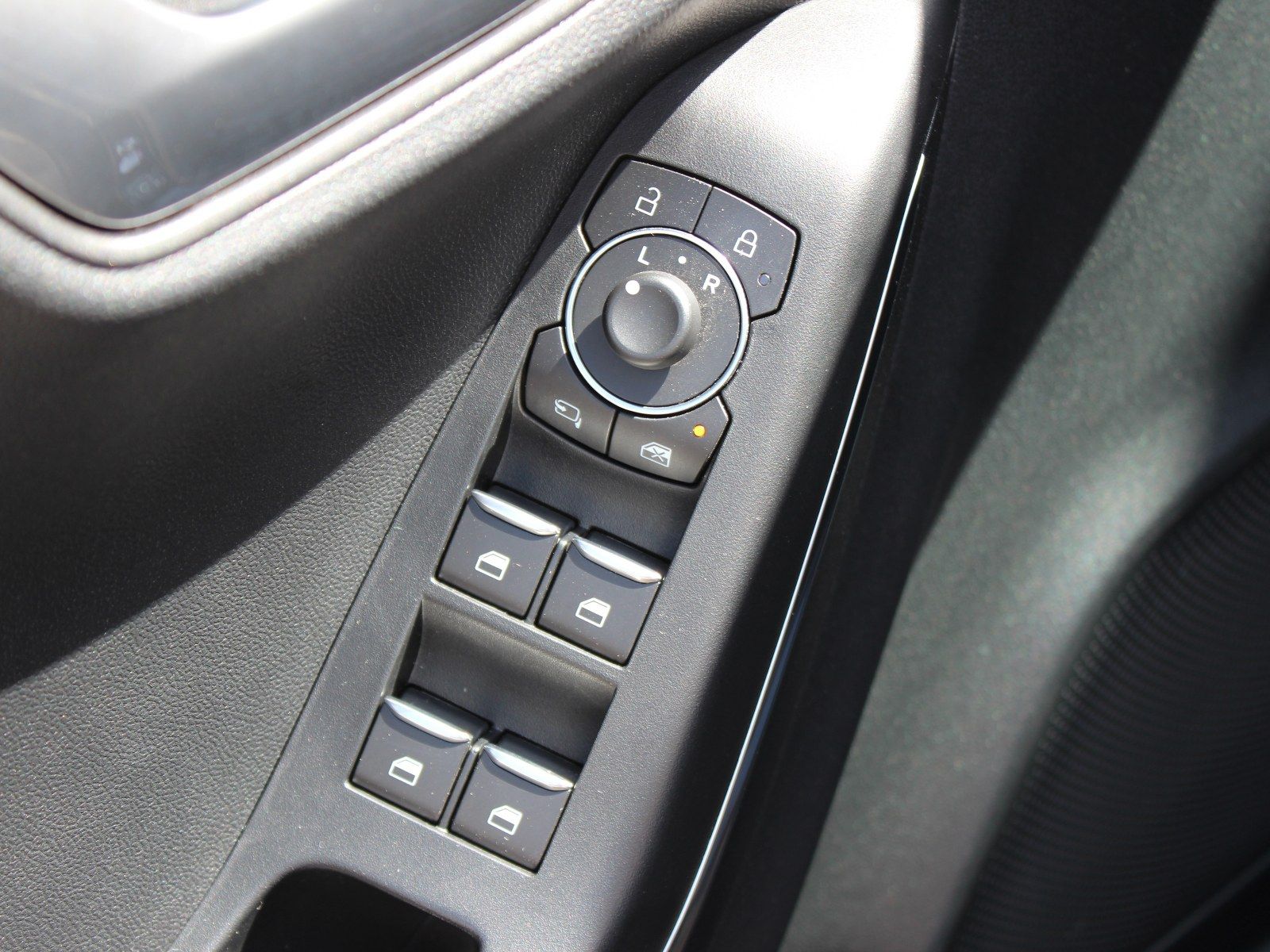 Fahrzeugabbildung Ford Puma ST-Line X 1,5 EcoBoost Mild Hybrid