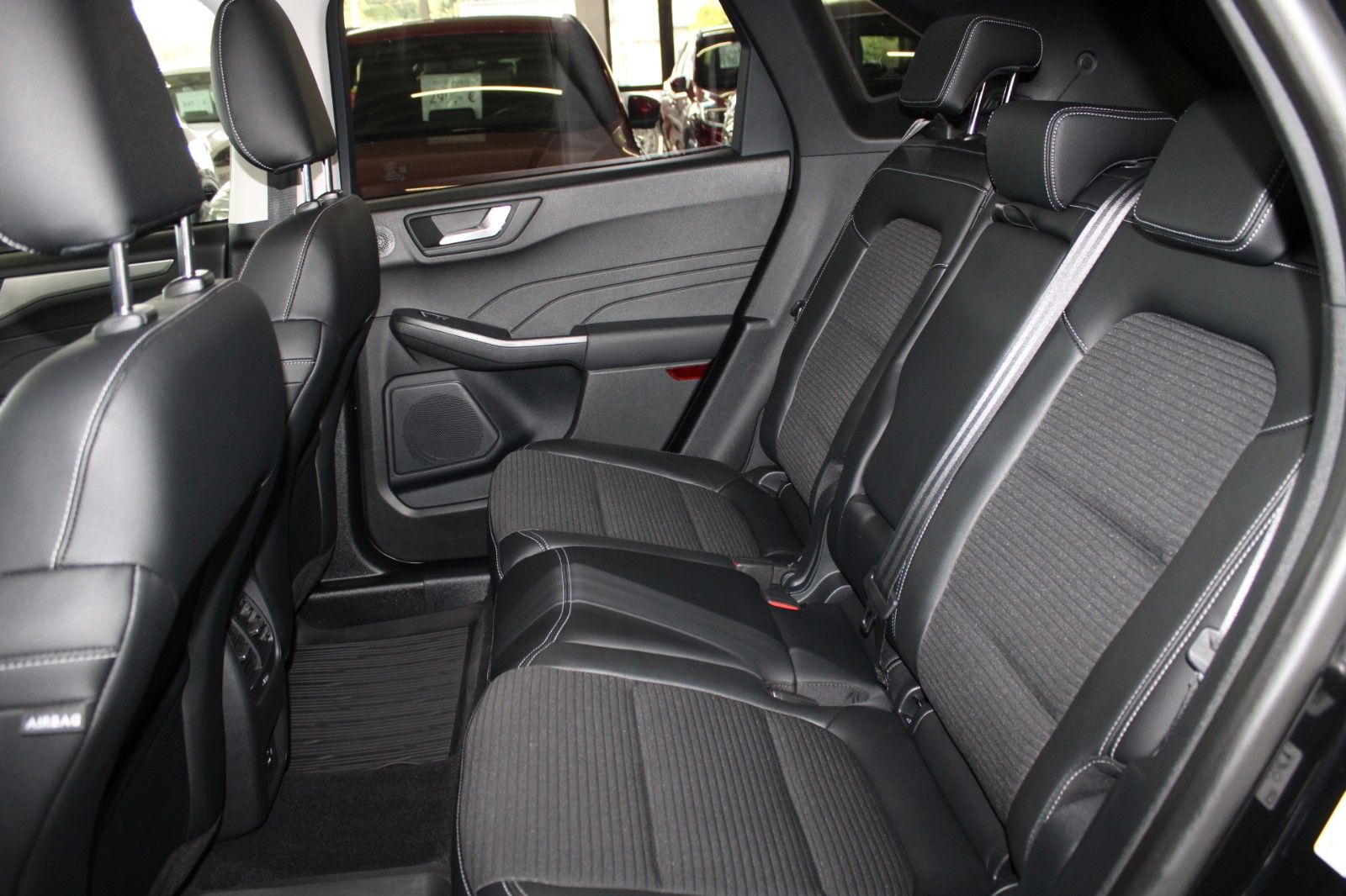 Fahrzeugabbildung Ford Kuga PHEV Titanium X AHK LED HUD 2xCam WinterP.