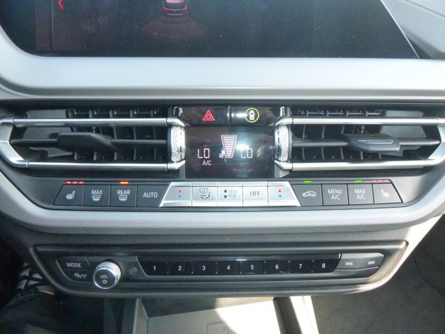 Fahrzeugabbildung BMW 118 i Advantage >NAV/Sitzheiz/PDC/TEMP<