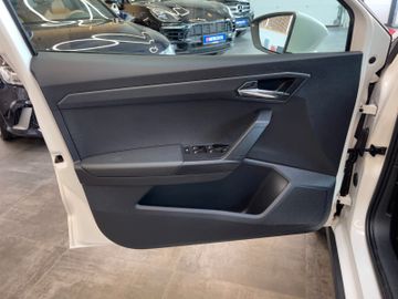 Seat Arona 1.6 TDI Style *AHK*SHZ*PDC*2.HAND*