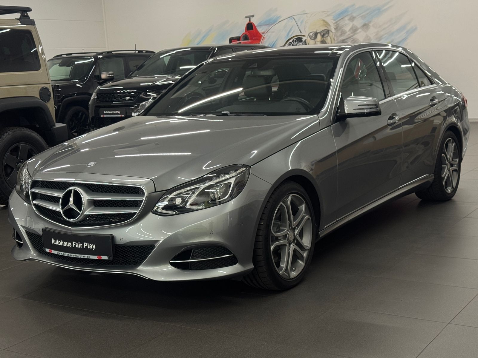 MERCEDES-BENZ E 200 Avantgarde Aut. ILS/PANO/U-FREI/2.HD/TOP!!