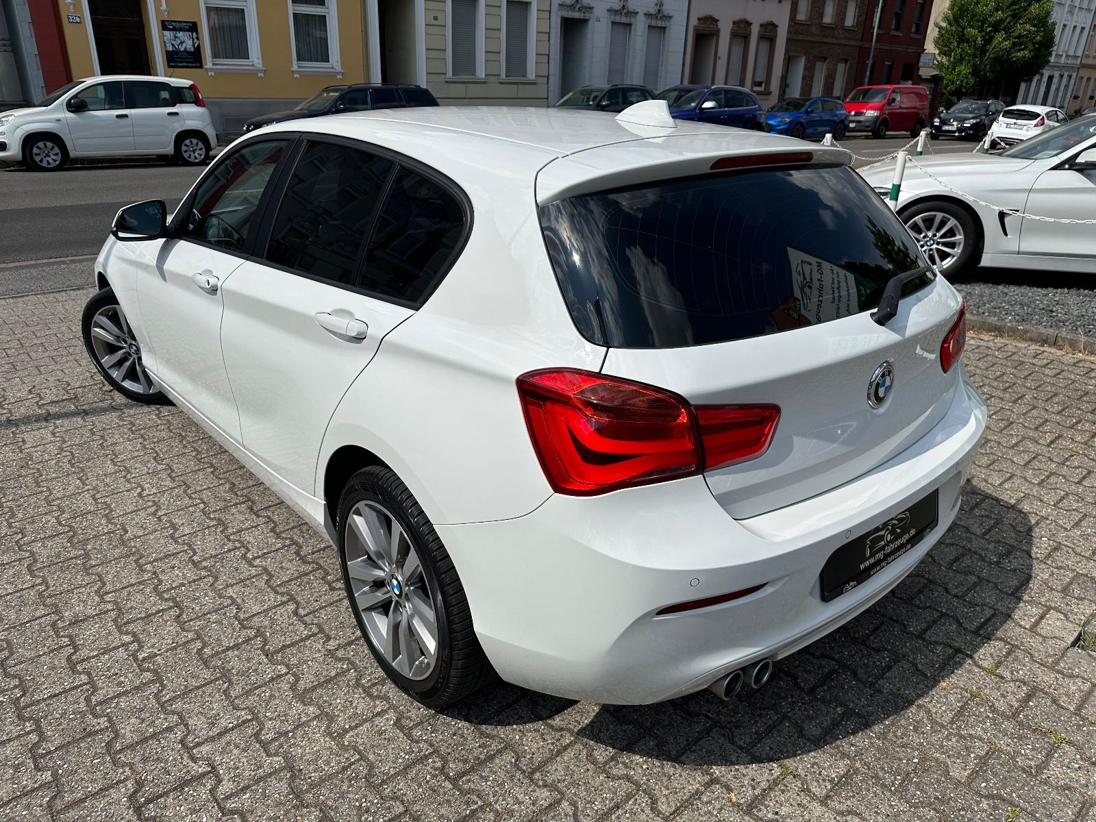 Fahrzeugabbildung BMW 120 Baureihe 1 Lim. 5-trg. 120d Advantage LED