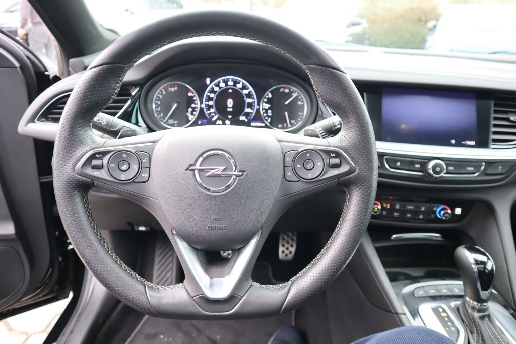 Fahrzeugabbildung Opel Insignia ST GSi 2.0 Turbo+Panorama+HUD+Leder+