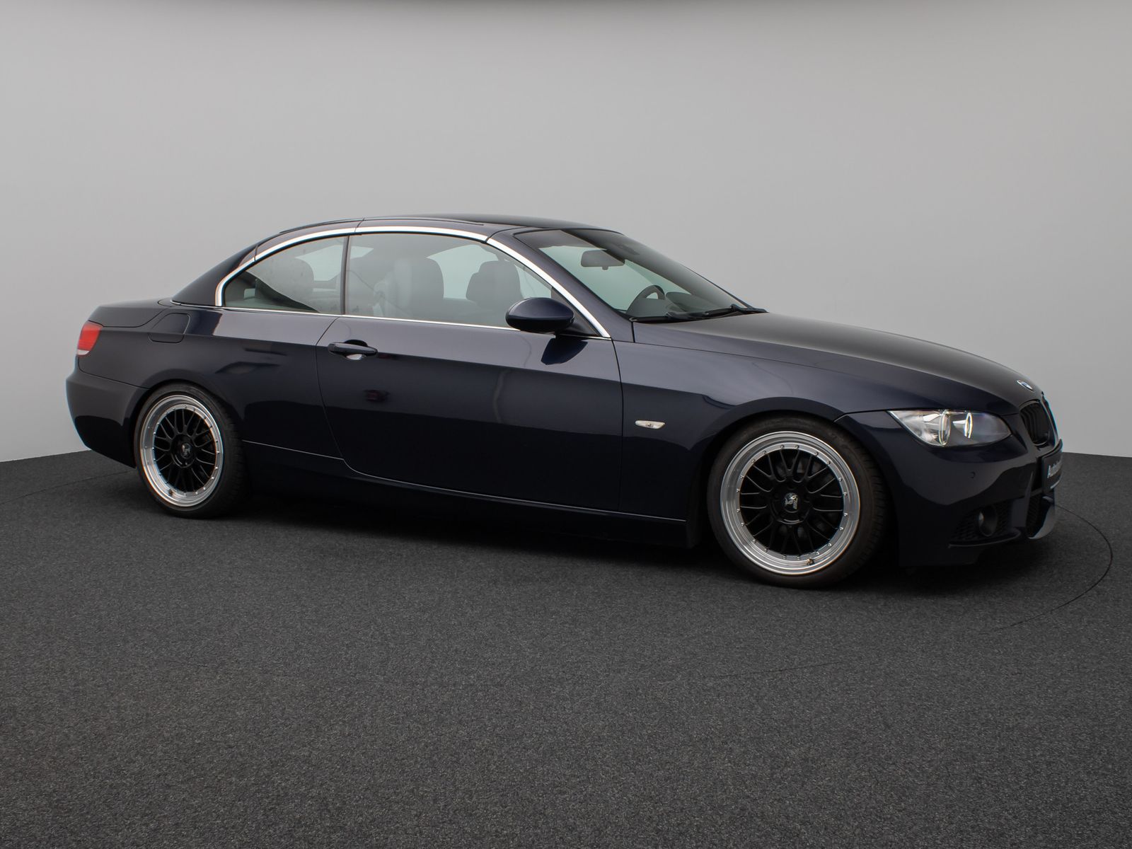 Fahrzeugabbildung BMW 320i Cabrio PDC Navi Sitzhzg Xenon 8fach Sport