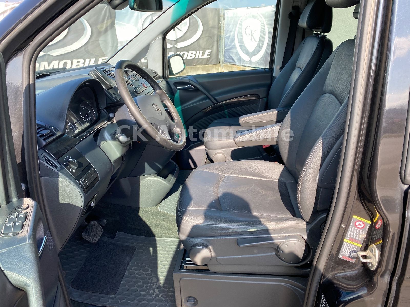 Fahrzeugabbildung Mercedes-Benz Viano 3.0 CDI lang Activity/6 Sitze/Leder/AHK