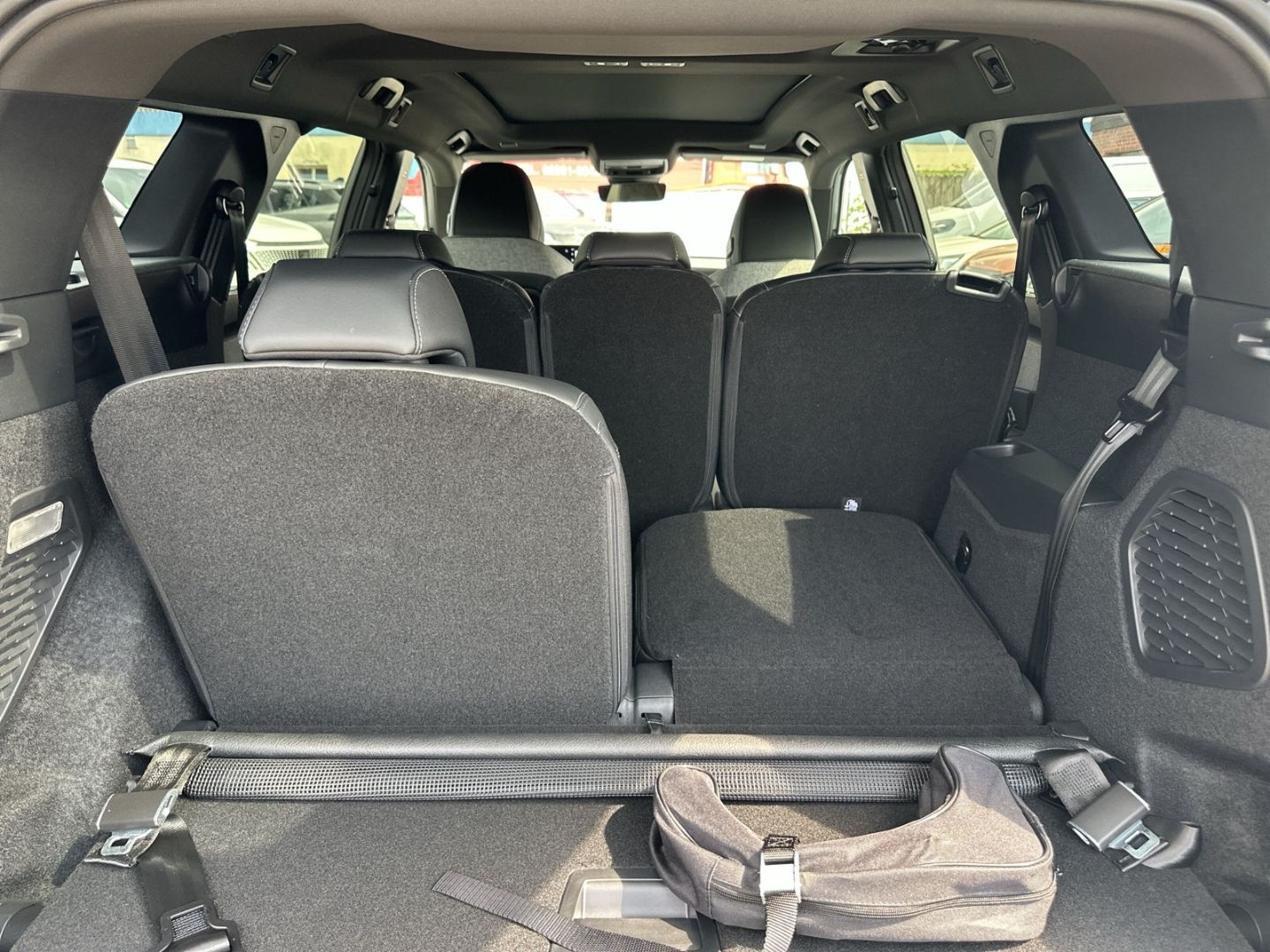 Fahrzeugabbildung Peugeot 5008 GT HYBRID 145 e-DSC6 AHK-abn. Navi ACC