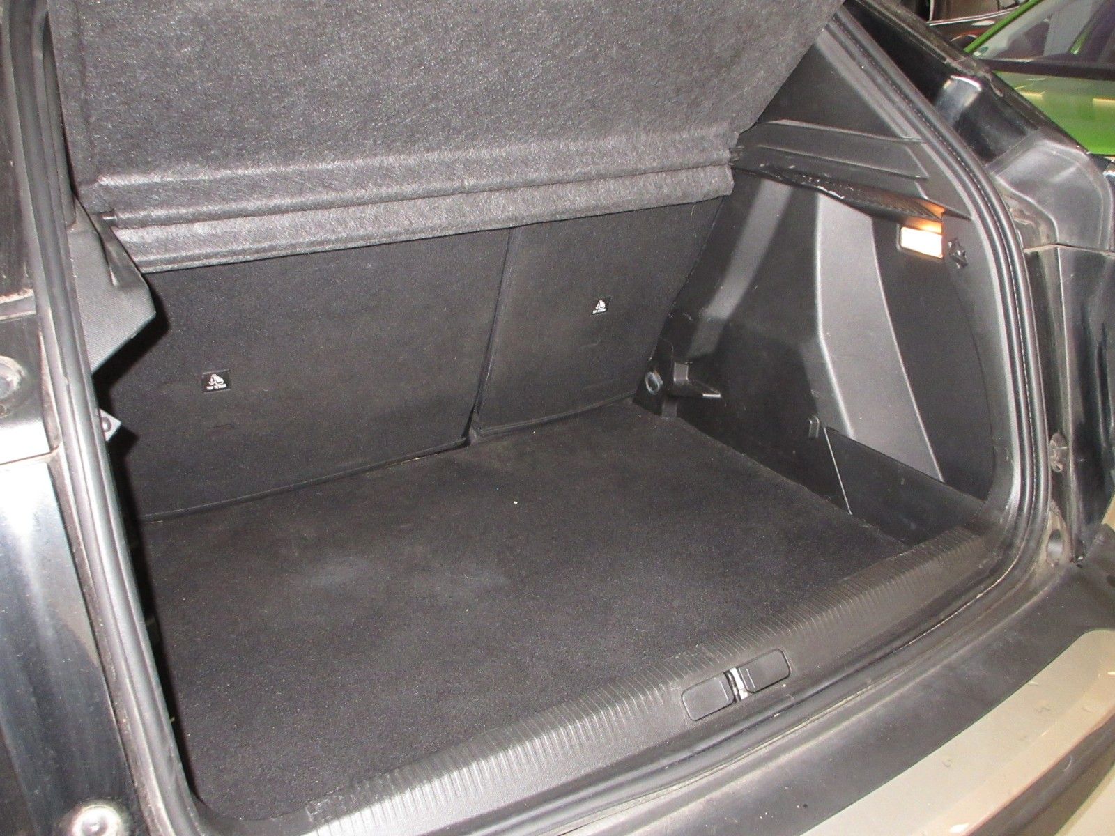 Fahrzeugabbildung Peugeot 2008 Active LED/NAVI/PDC/CAM/SHZ