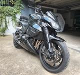 Kawasaki Z1000 - KAWASAKI STREETFIGHTER