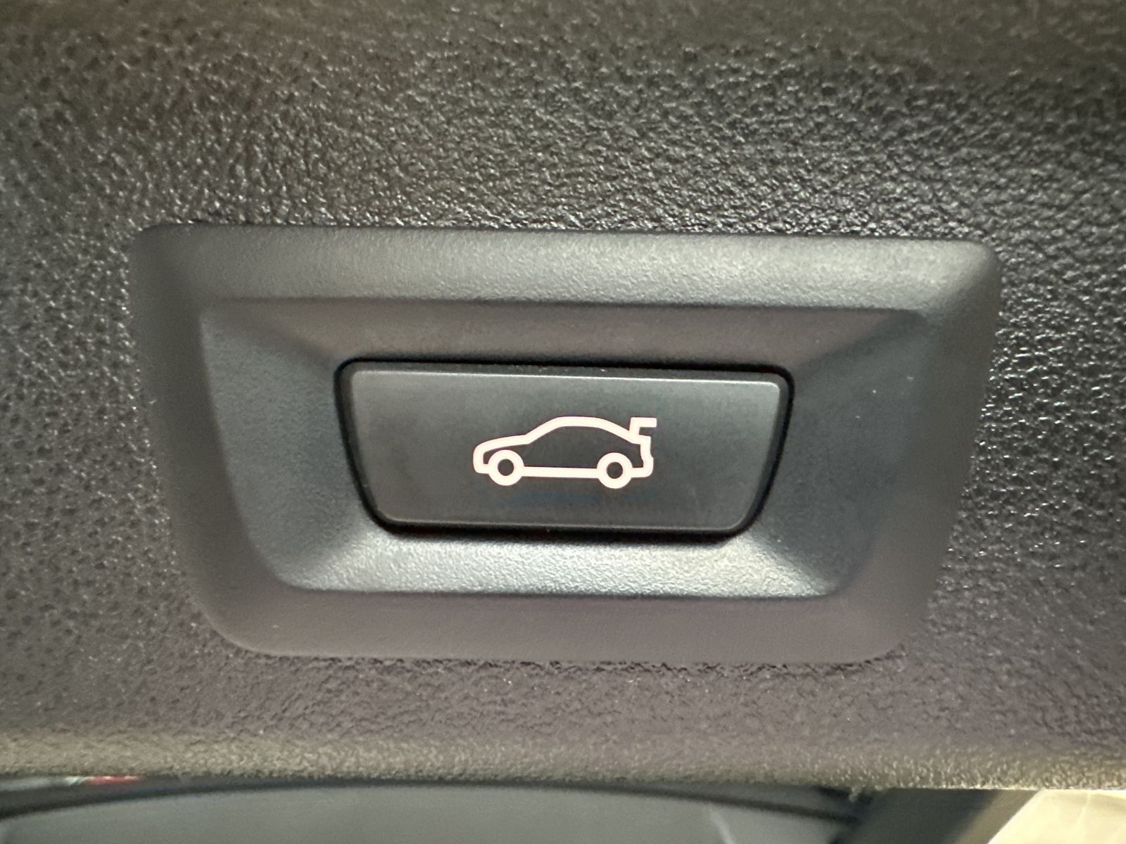 Fahrzeugabbildung BMW 530e Touring M-Sport NAV+LED+ACC+AHK+HEAD-UP+KAM