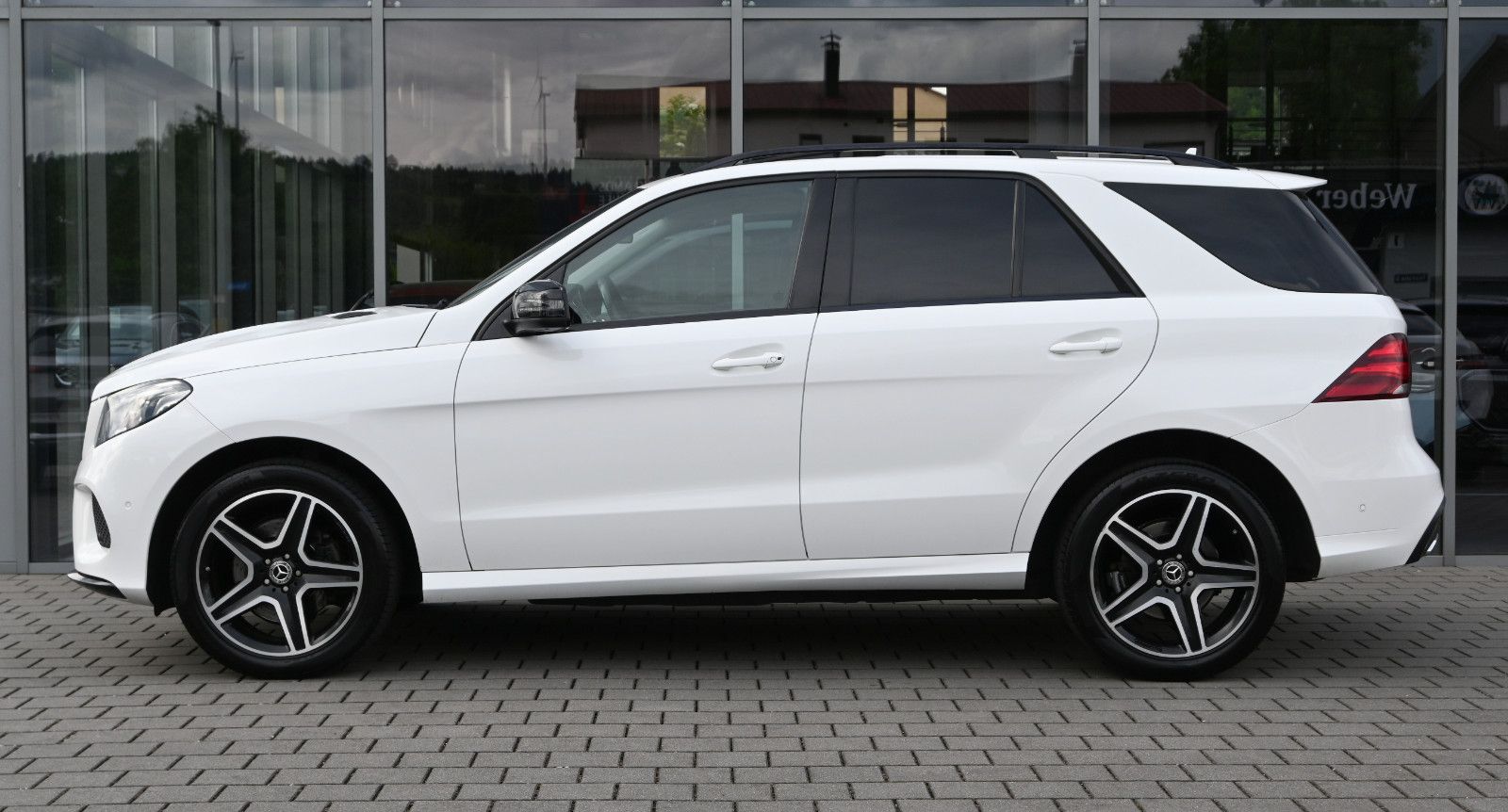 Fahrzeugabbildung Mercedes-Benz GLE 350 d 4MAT. AMG LINE °NIGHT°AHK°ILS°360°SHD°