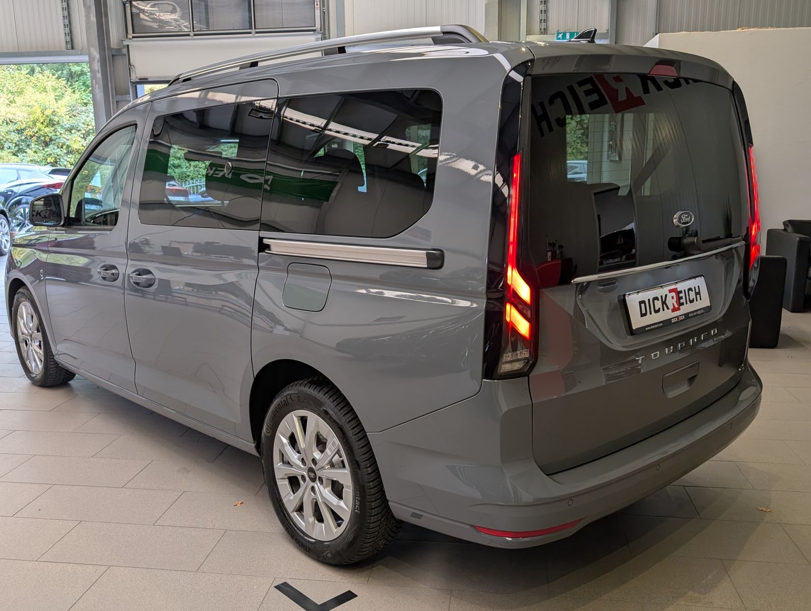 Fahrzeugabbildung Ford Tourneo Connect L2 Titanium 7-Sitze Bi-LED Cam A