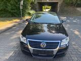 Volkswagen Passat Lim. Trendline. TÜV ist neu.kette ist neu - VW Passat Gebrauchtwagen in Dortmund