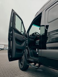 Fahrzeugabbildung HYMER / ERIBA / HYMERCAR GRAND CANYON S 4x4² RSX-8 LTD. #3