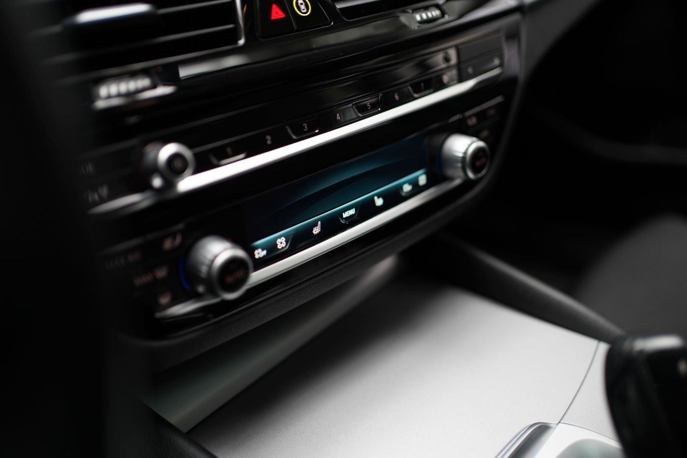 Fahrzeugabbildung BMW 520dA xDrive 3xKlima+Glasdach+LED+ParkAssist+AHK