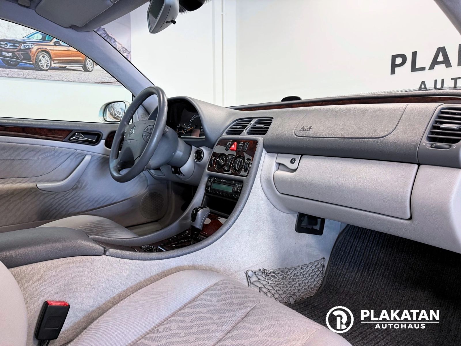 Fahrzeugabbildung Mercedes-Benz CLK 320 Elegance V6 Tempomat MB-Service