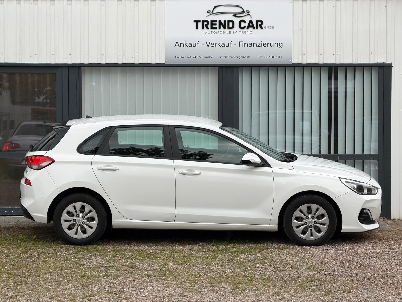 Hyundai i30  KAM NAV LKA AEB TEMPO