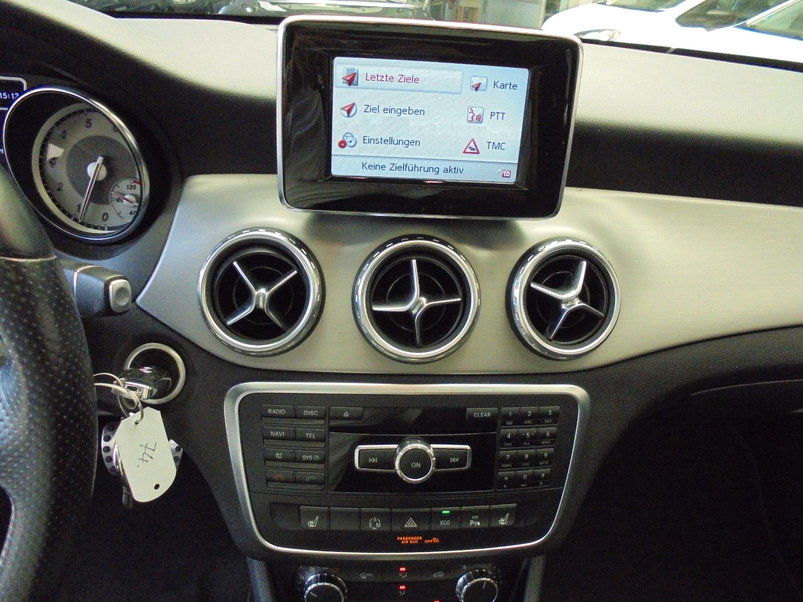 Fahrzeugabbildung Mercedes-Benz GLA 200 Aut./AMG Line/Panorama/Navi/
