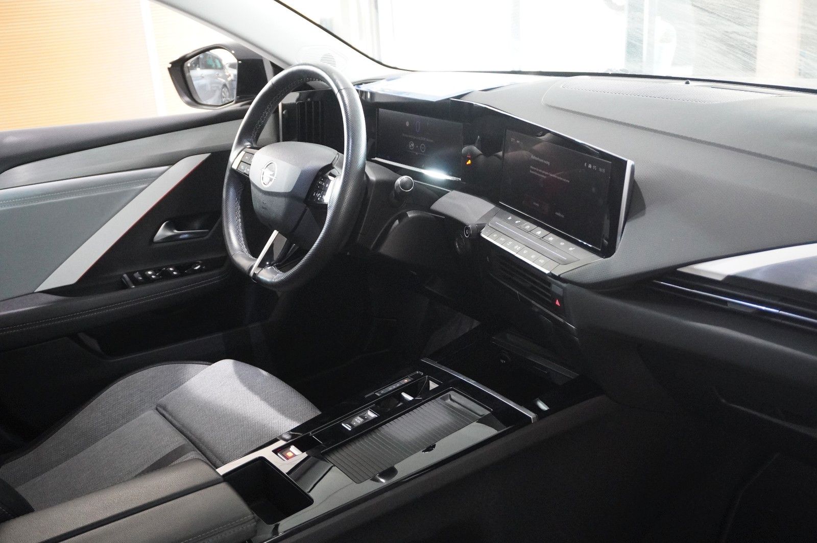 Fahrzeugabbildung Opel Astra L Lim. 1.6 HYBRID ELEGANCE NAVI/KAMERA/AHK