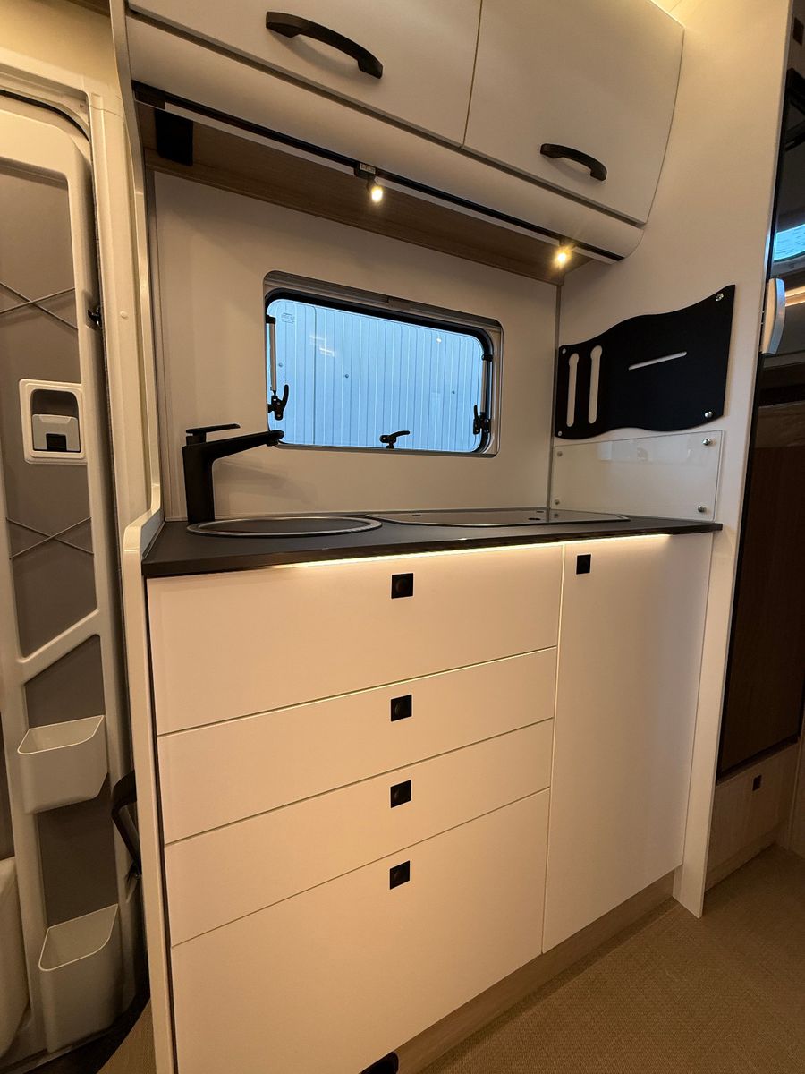 Fahrzeugabbildung Bürstner Lyseo Time Skyline 690G - Sie sparen 12.899€