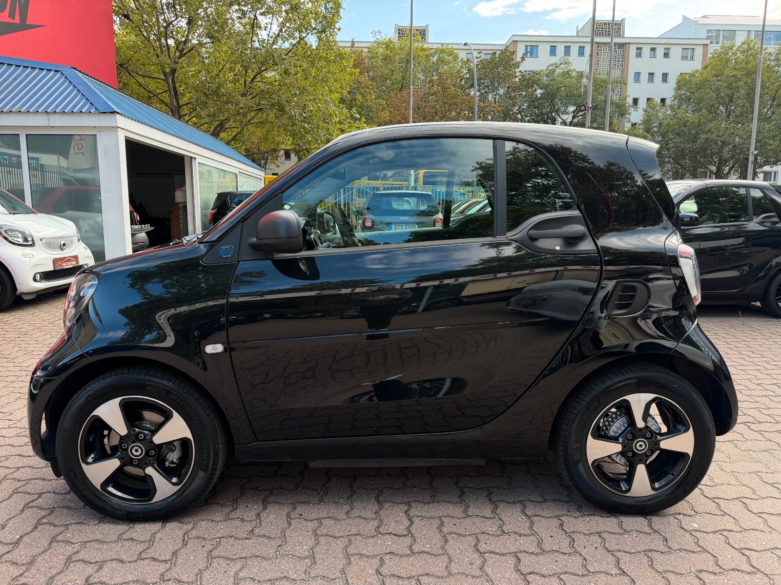 Smart fortwo EQ 60kW*EXCL*NAVI*PTS*KAM*22kW imagem 2