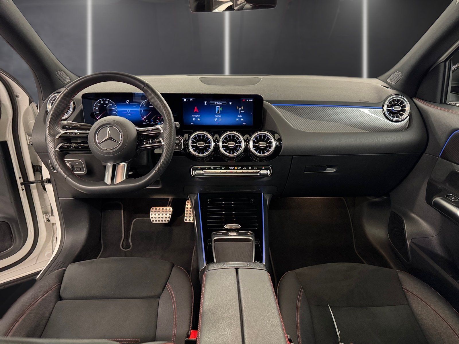 Fahrzeugabbildung Mercedes-Benz GLA 220 d 4M Premium*Pano*Totwink*360*Multibeam*