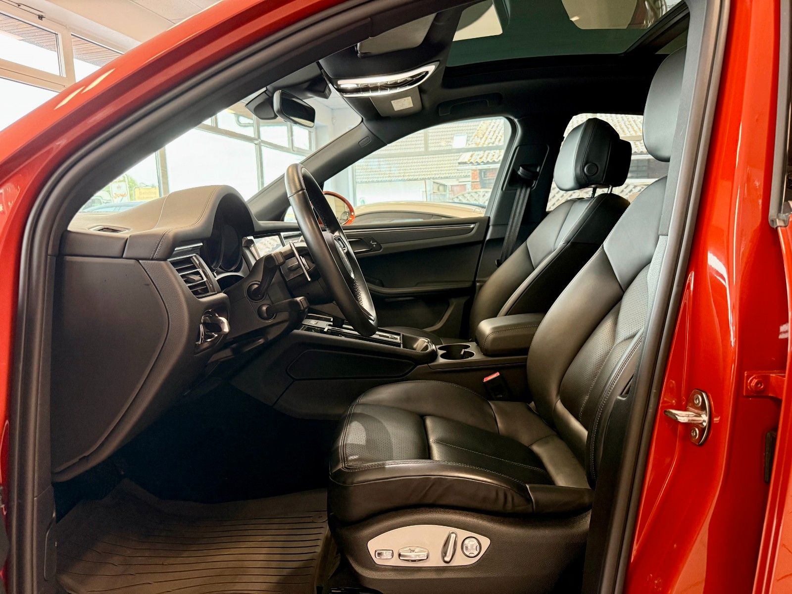 Fahrzeugabbildung Porsche Macan Luftfederung/Panorama/Keyless/21Zoll/BOSE