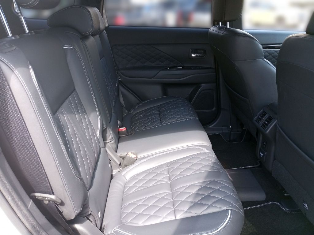 Fahrzeugabbildung Mitsubishi Outlander Plug-in Hybrid PLUS Intro 2.4 4WD AHK