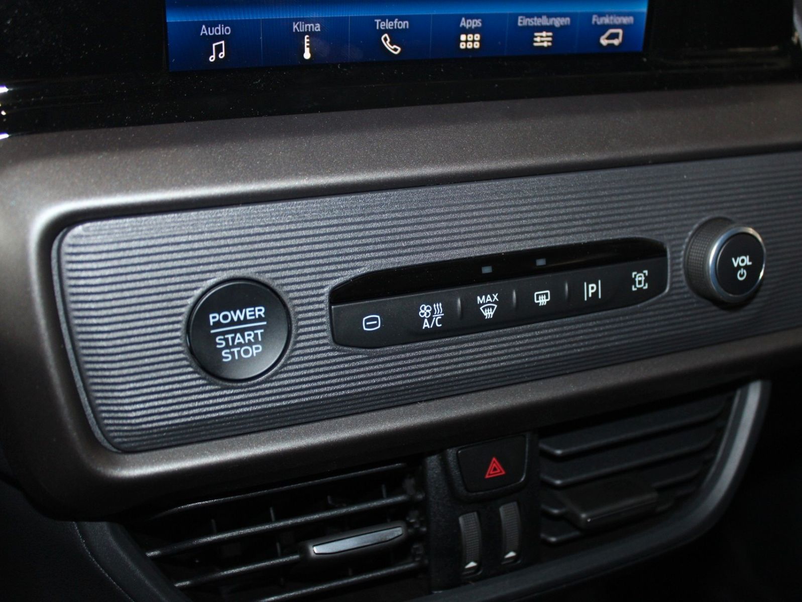 Fahrzeugabbildung Ford Tourneo Courier Titanium Automatik FahrerAssPak