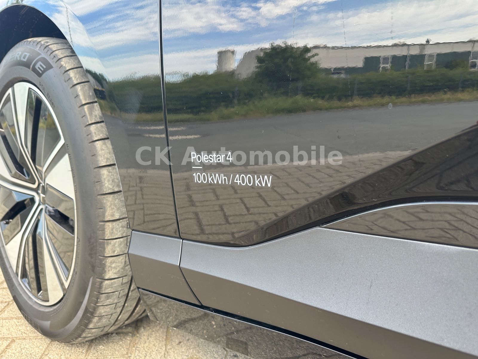 Fahrzeugabbildung Polestar 4 LRDM 400 kW Long Range Dual/Pano/Head-Up