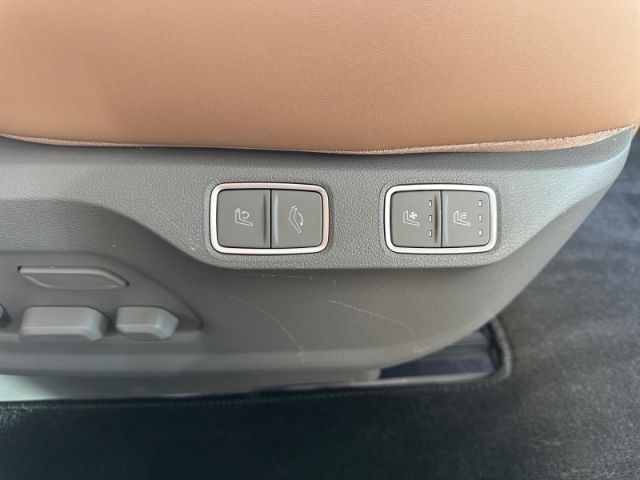 Fahrzeugabbildung Hyundai STARIA Signature 4WD 7-Sitzer Navi AHK Leder Dig