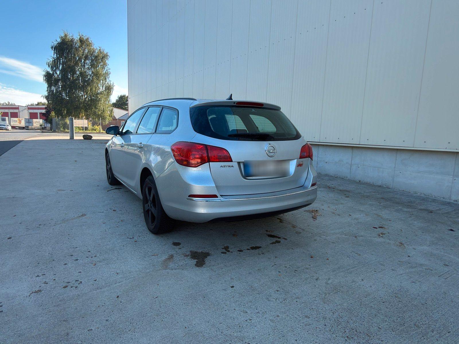 Opel Astra 2014 — photo 6
