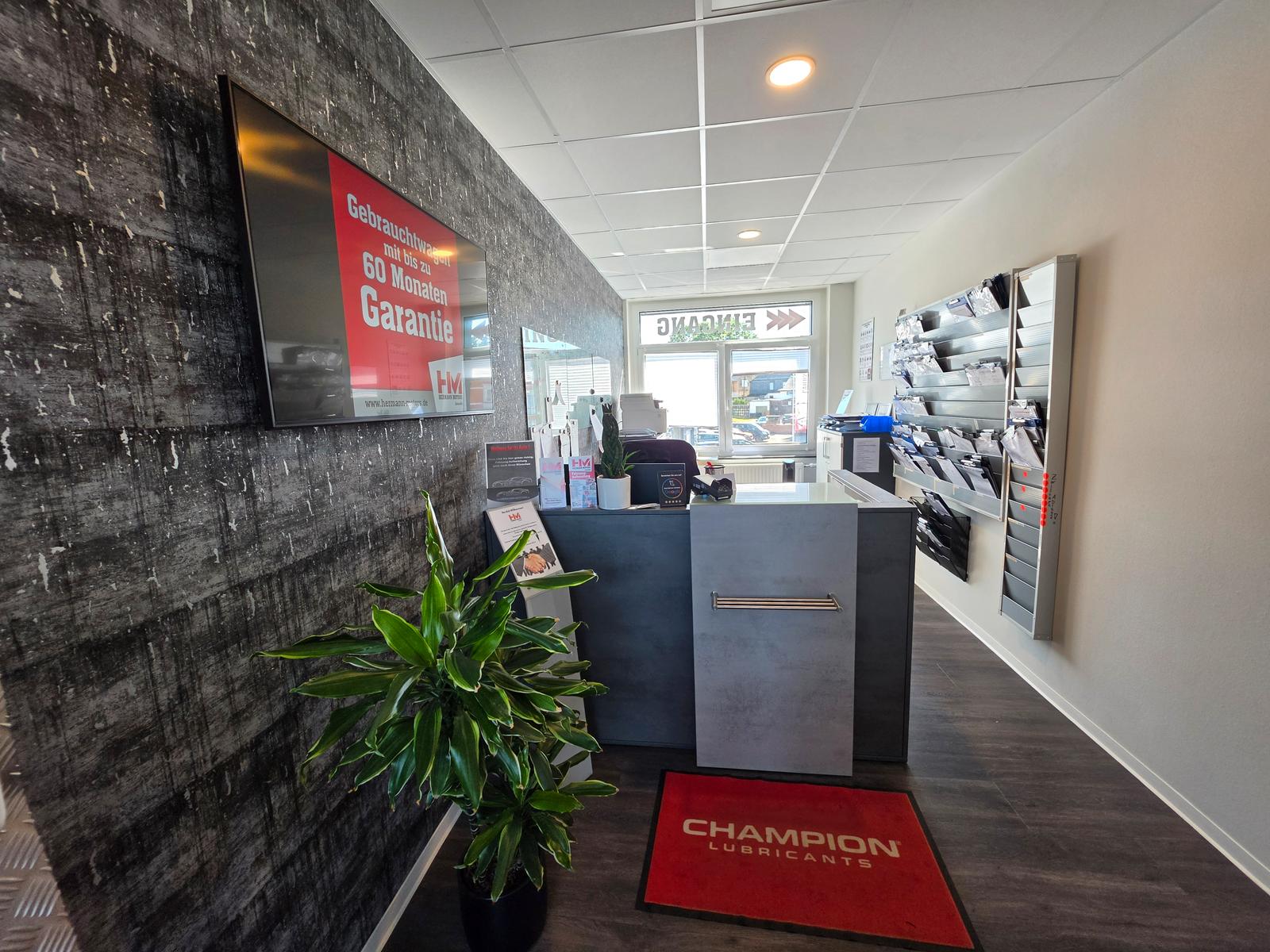 showroom-image-top