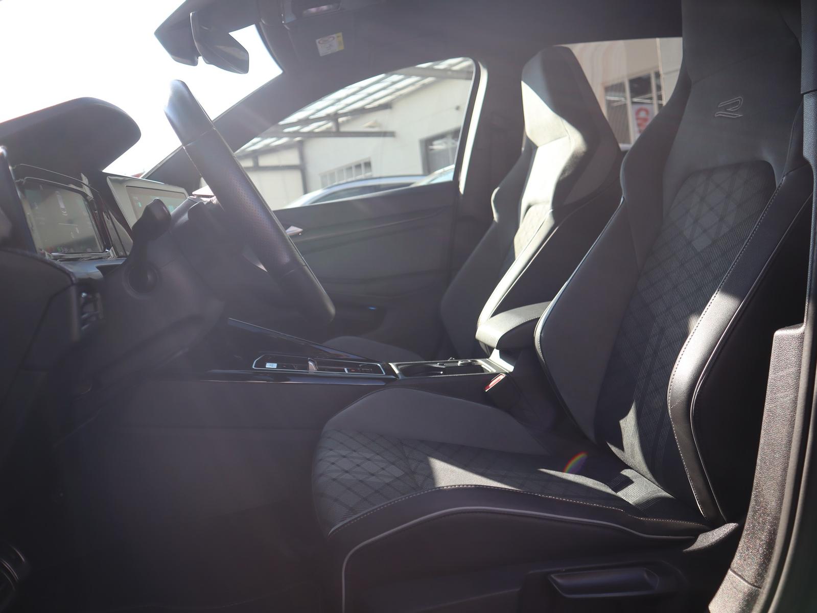 Volkswagen Golf VIII Variant 2.0 TSI DSG R-Line ACC LED PDC