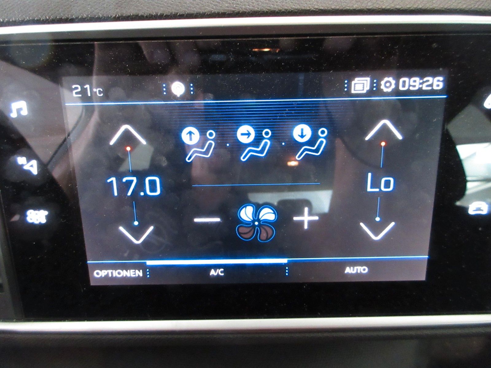 Fahrzeugabbildung Peugeot 308 Active Pack 1.2T LED/NAVI/PDC/TEMPOMAT