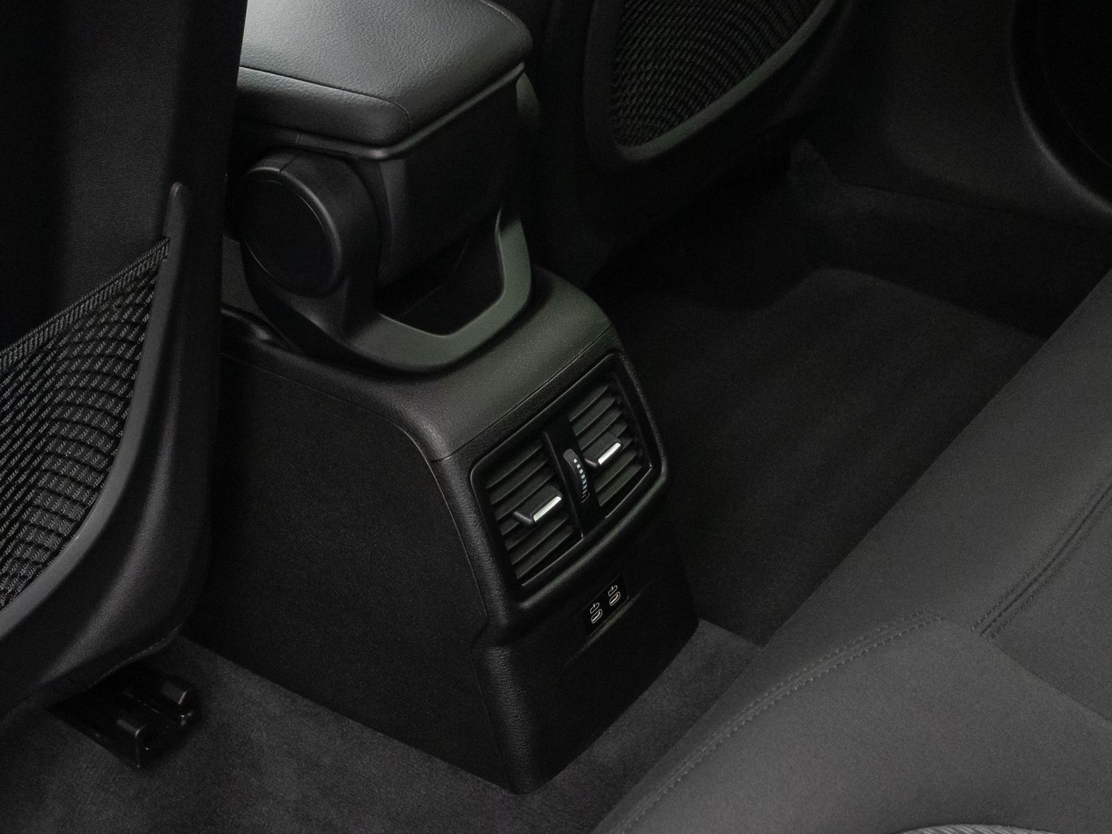 Fahrzeugabbildung BMW X1 xD25e ParkAss DAB Navi Lordos GwschwindigReg