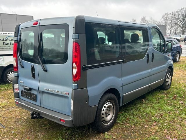 Fahrzeugabbildung Opel Vivaro 2.5 Kombi L1H1 9 Sitzer