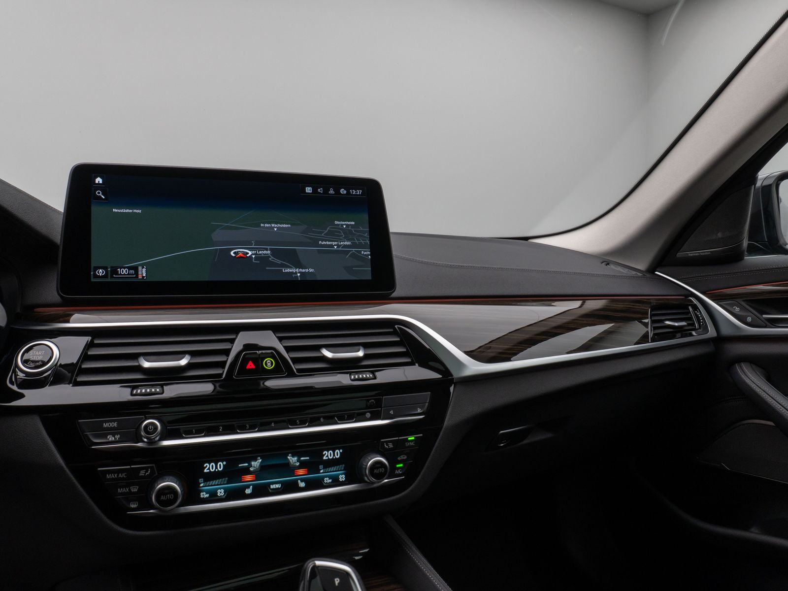 Fahrzeugabbildung BMW 530d xD  LuxuryLine Pano 360°HUD DAB H/K Massage