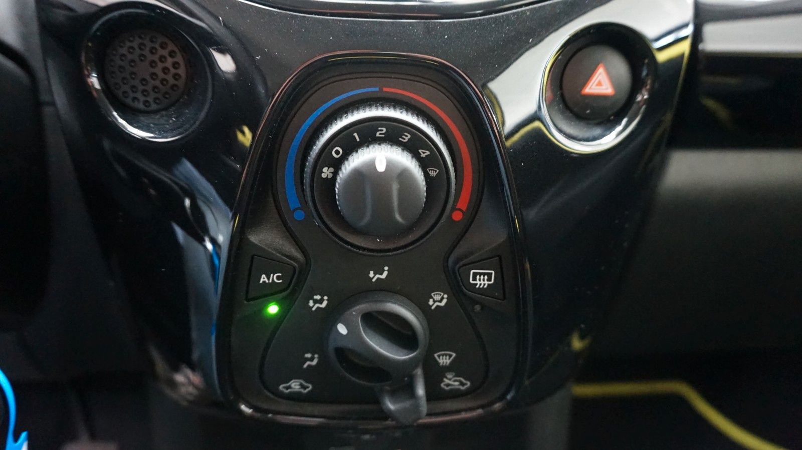 Fahrzeugabbildung Toyota Aygo x-cite nur 4,1 Liter durchs. Verbrauch