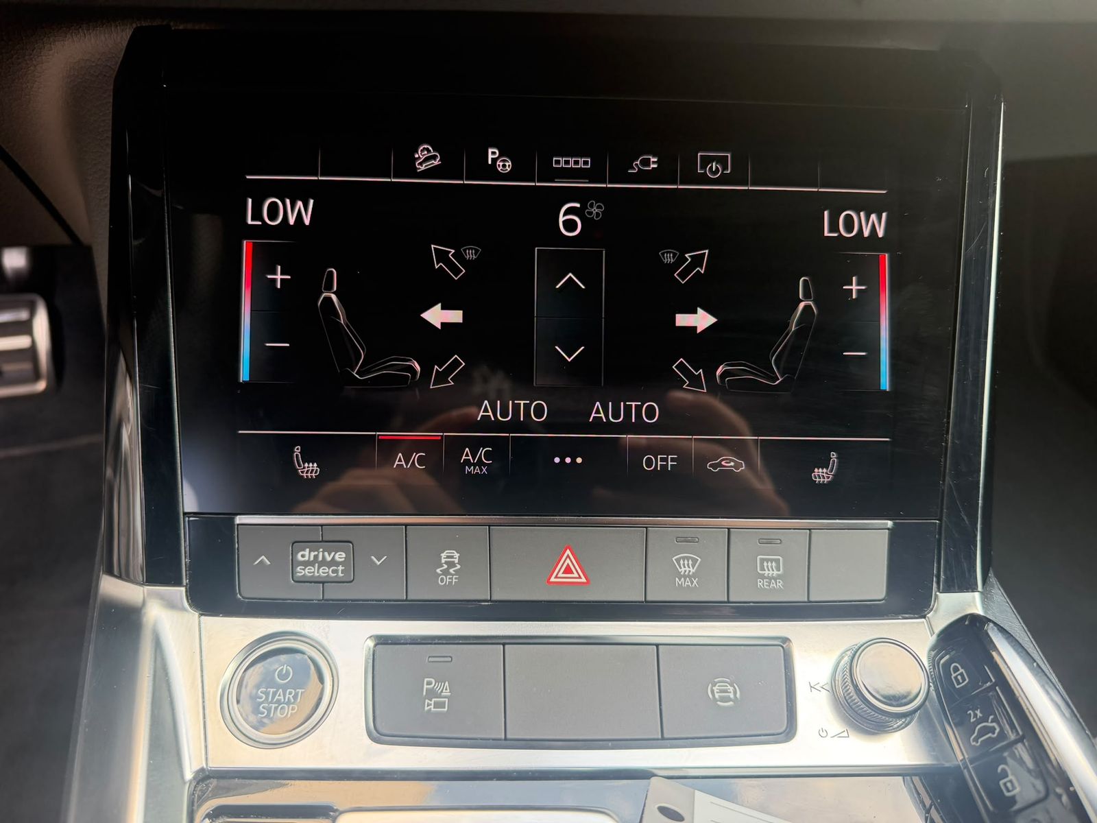 Fahrzeugabbildung Audi Q8 e-tron 55 QUAT 2X S LINE OPTIK BLACK+LUFT+AHK