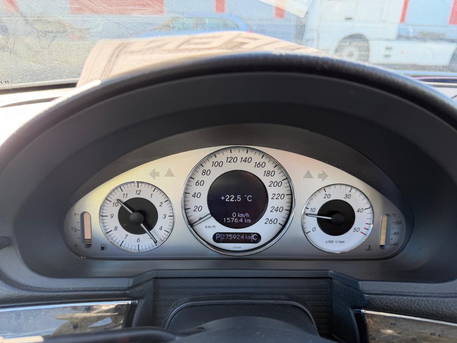 Mercedes-Benz E270 2005 — photo 21